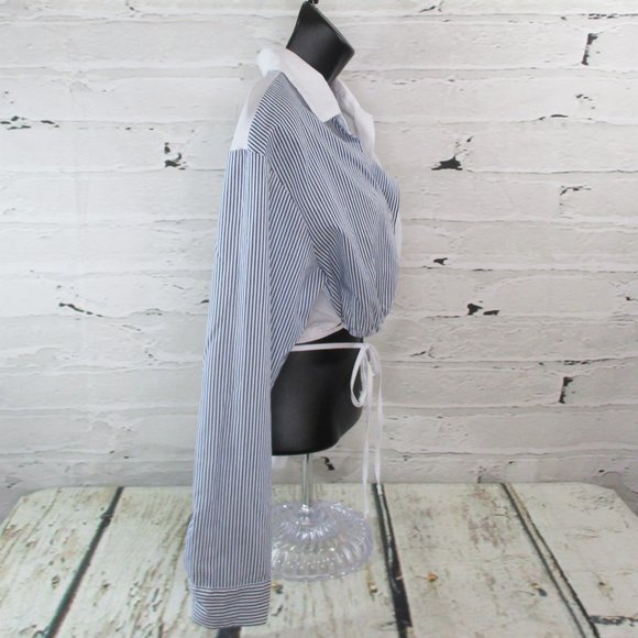 No Frills Junior's Cropped Button Front Top - Picture 4 of 6